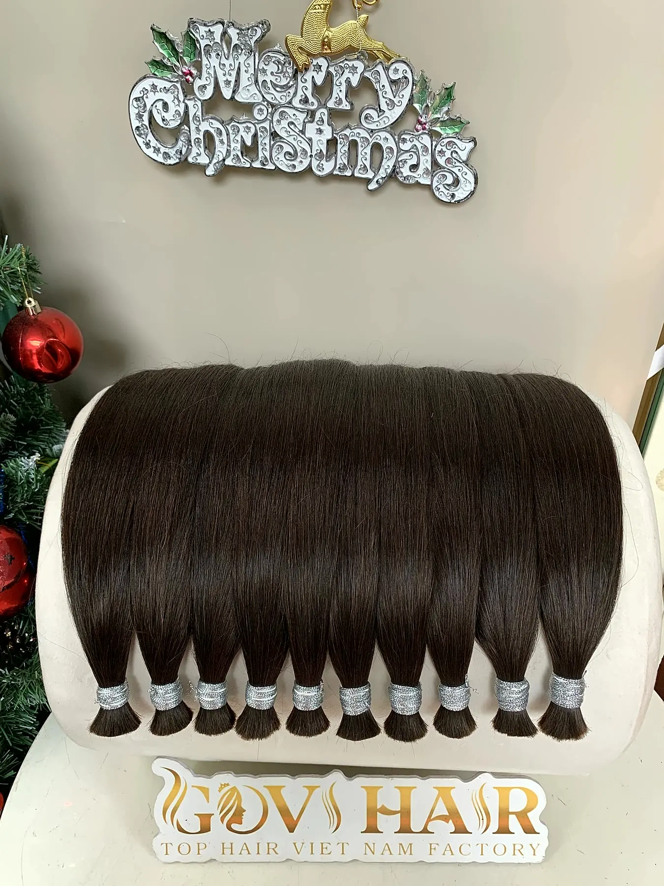 Human hair bulk #2C laid on stand