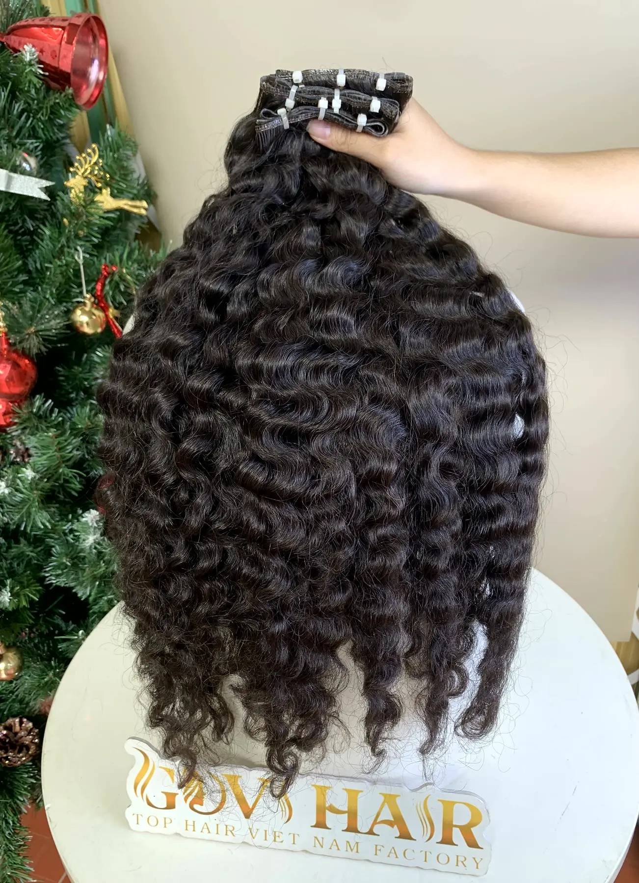 Curly weft extensions 26 inch held by hand